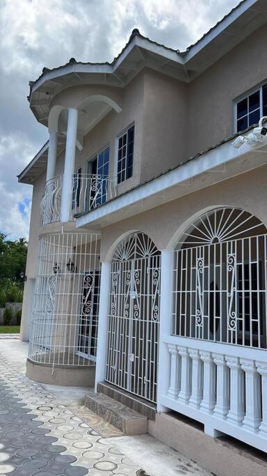 Paradise Nestled Between Montego Bay And Negril Hopewell Exterior foto