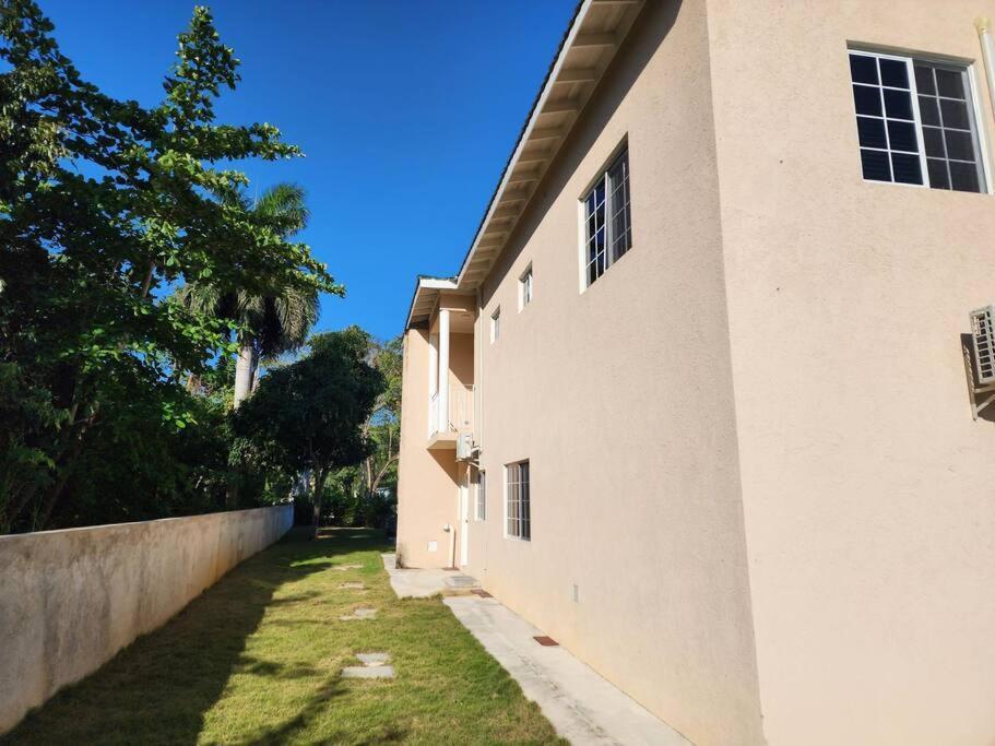 Paradise Nestled Between Montego Bay And Negril Hopewell Exterior foto